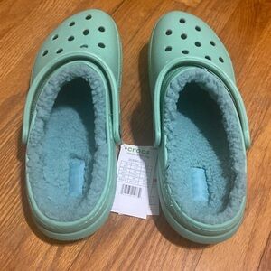 NWT fur lined crocs